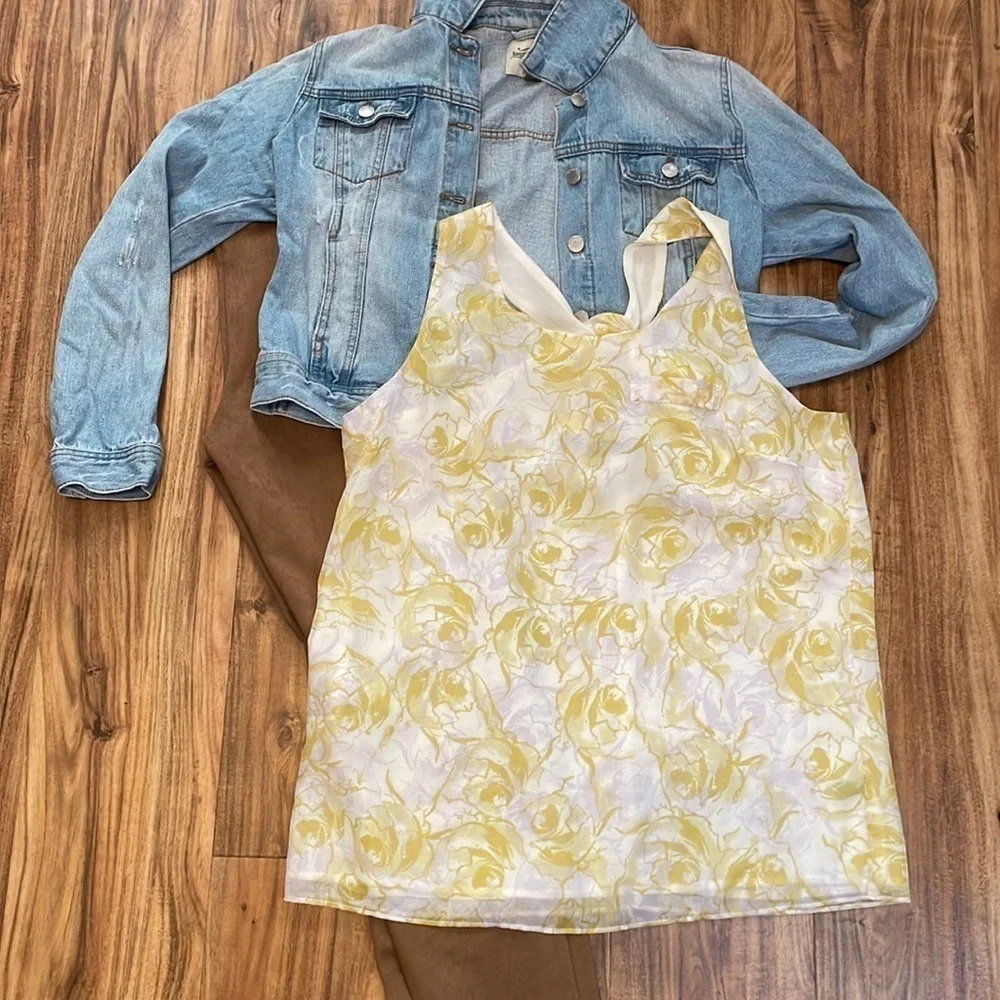 The Limited women’s blouse Large 12 14 shirt yellow Lavendar white floral vneck